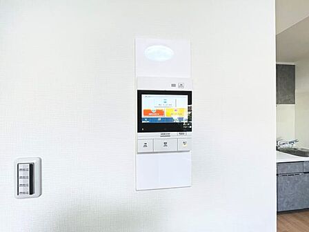 訪問者を確認できるTVモニター付きインターフォンです。