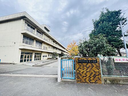 相模原市立上溝小学校まで約400m（徒歩5分）