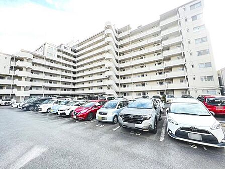 駐車場ももちろん完備しておりますのでお車所有の方にも心強いです。