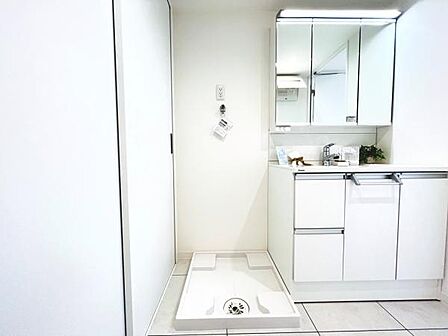 お天気を気にせずお洗濯ができ、室内干し可能です。