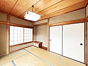 いつでもお部屋をスッキリお使い頂ける収納スペースを設置。