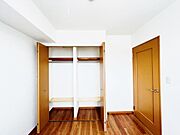 明るい広々とした主寝室でご家族ゆっくりお休みになれますね。