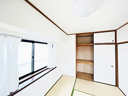 和室スペースです。畳のお部屋は寛げる空間ですね。