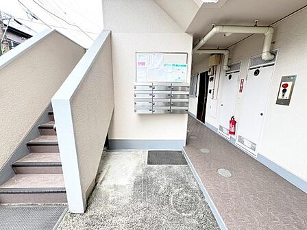 荷物や小包を大切に保管します。