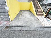 駐車場ももちろん完備しておりますのでお車所有の方にも心強いです。