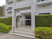 ゆったりとした印象のエントランスです。