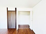 いつでもお部屋をスッキリお使い頂ける収納スペースを設置。