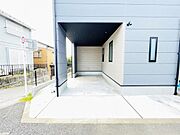 駐車場ももちろん完備しておりますのでお車所有の方にも心強いです。