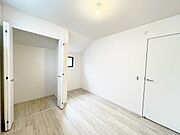 いつでもお部屋をスッキリお使い頂ける収納スペースを設置。