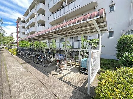 敷地内の駐輪場です。