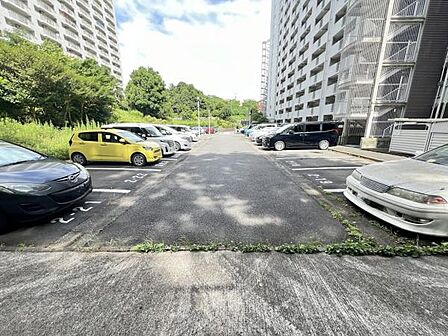 駐車場ももちろん完備しておりますのでお車所有の方にも心強いです。