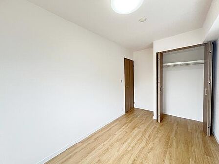 収納が備わっており、子供部屋や在宅ワークスペース等にもおすすめです。