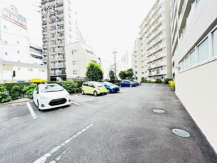 駐車場ももちろん完備しておりますのでお車所有の方にも心強いです。