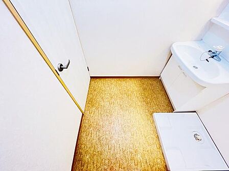 脱衣所は小さなお子様がいるご家庭にも重宝されます。