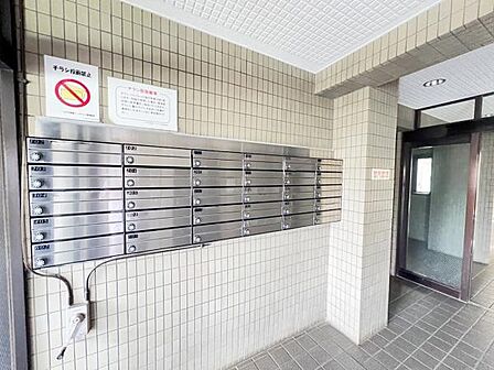 荷物や小包を大切に保管します。