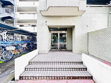 エントランスです。皆様やお客様をお出迎え致します。