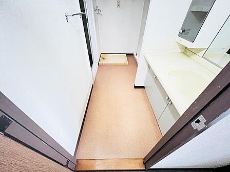 脱衣所は小さなお子様がいるご家庭にも重宝されます。
