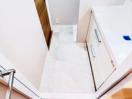 脱衣所は小さなお子様がいるご家庭にも重宝されます。