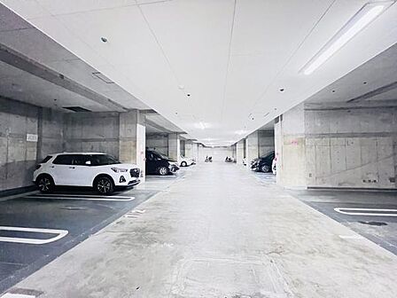 駐車場ももちろん完備しておりますのでお車所有の方にも心強いです。