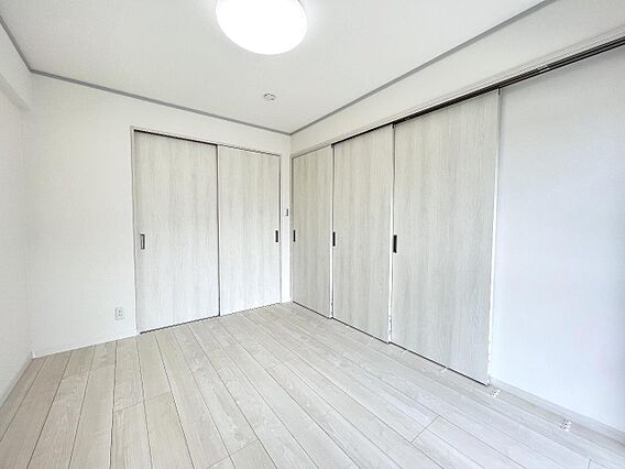 約6帖の洋室で...