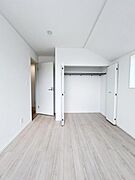 いつでもお部屋をスッキリお使い頂ける収納スペースを設置。
