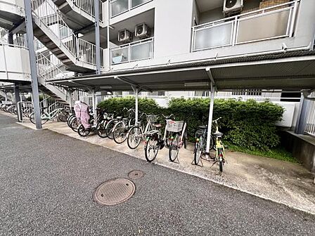 敷地内の駐輪場です。