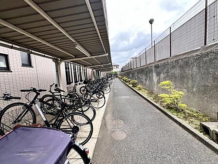 敷地内の駐輪場です。