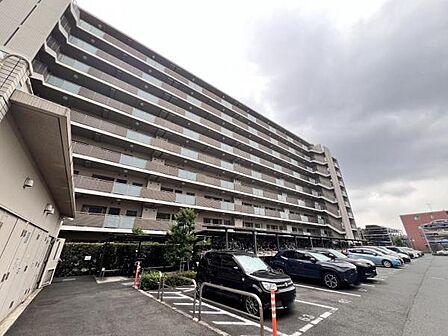 駐車場ももちろん完備しておりますのでお車所有の方にも心強いです。