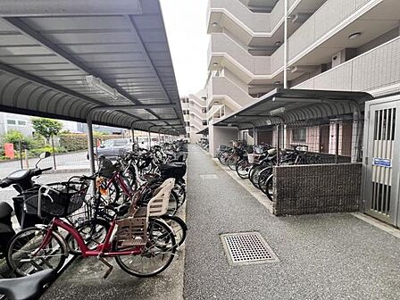 敷地内の駐輪場です。