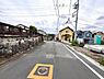 外観：前面道路を含めた現地写真です。