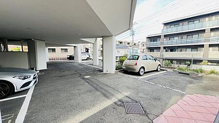 駐車場ももちろん完備しておりますのでお車所有の方にも心強いです。
