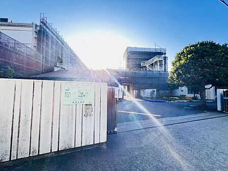 藤沢市立鵠沼小学校まで約260m（徒歩4分）