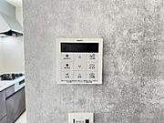 追い焚き機能付給湯パネル。