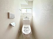 ほっと安らげるトイレ空間です。