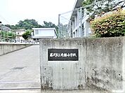 藤沢市立片瀬小学校まで約820m（徒歩11分）