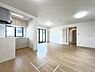 リビング/ダイニング：リビングダイニングになります。ご家族そろっての素敵な空間になりそうですね。
