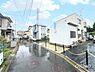 外観：前面道路を含めた現地写真です。