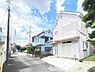 外観：前面道路を含めた現地写真です。