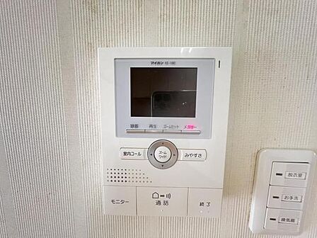 訪問者を確認できるTVモニター付きインターフォンです。