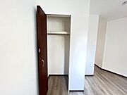 いつでもお部屋をスッキリお使い頂ける収納スペースを設置。
