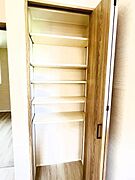 いつでもお部屋をスッキリお使い頂ける収納スペースを設置。