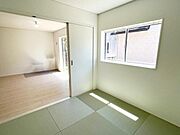 和室スペースです。畳のお部屋は寛げる空間ですね。