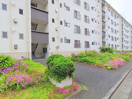 ゆったりとした印象のエントランスです。