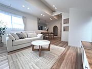 家族団らんの場所としてゆったりと居心地の良いリビングです。