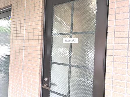 不在時にも荷物を受け取れる宅配ボックス。