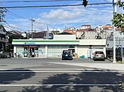 ファミリーマート 町田本町田店まで約450m（徒歩6分）