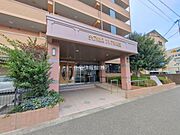 ゆったりとした印象のエントランスです。
