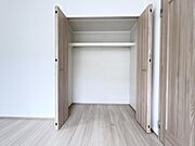 いつでもお部屋をスッキリお使い頂ける収納スペースを設置。