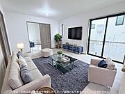 家族団らんの場所としてゆったりと居心地の良いリビングです。