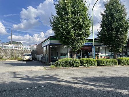 ファミリーマート 町田山崎町店まで約380m(徒歩5分)